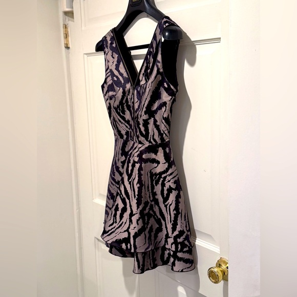 Bebe EUC Size XS Black & Gray Zebra Print Sleeveless Zippered Mini Dress (0601) - Picture 2 of 14